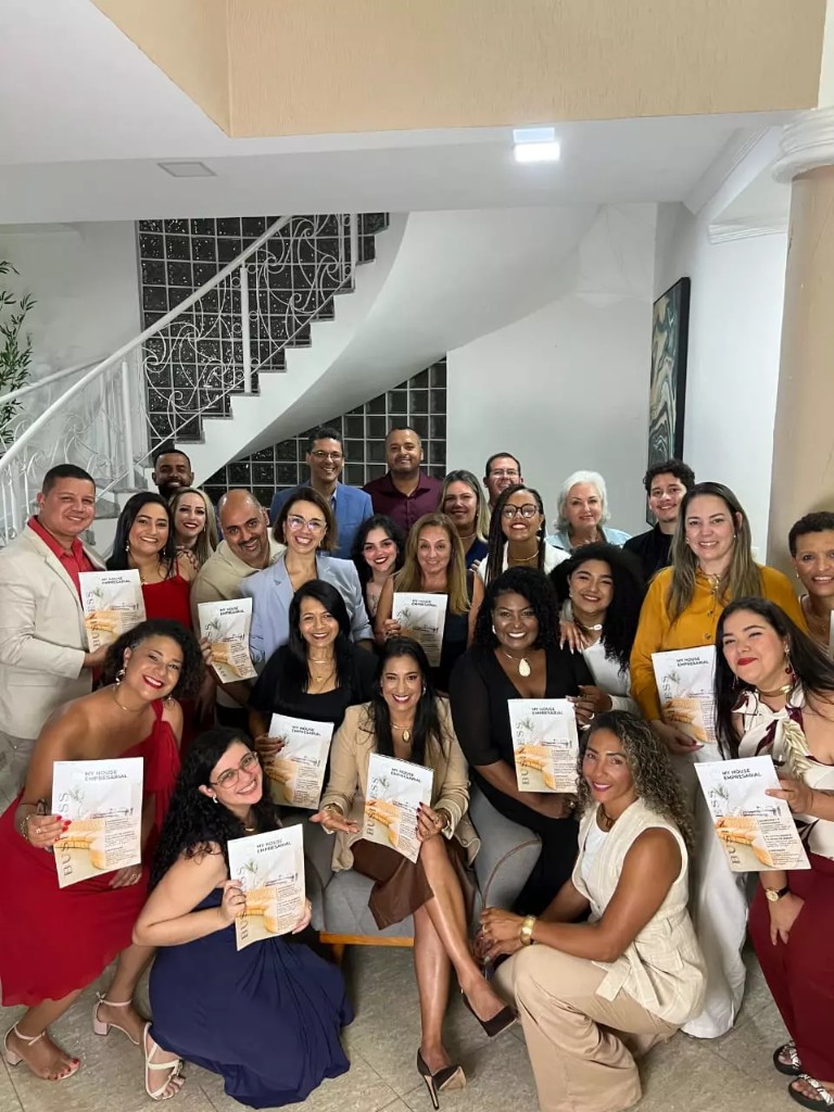 Participantes do Café com Networking com material My House Empresarial